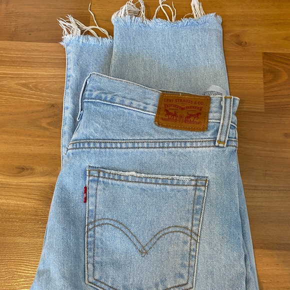 LEVIS - Picture 9 of 9